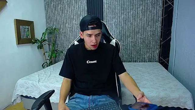 Mike 0233  online show from 19, 10, 2025