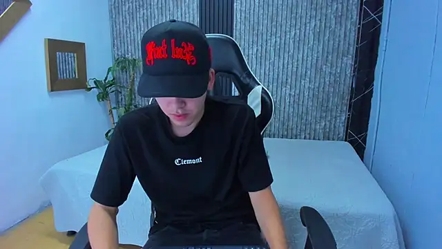 Mike 0233  online show from 1, 11, 2025