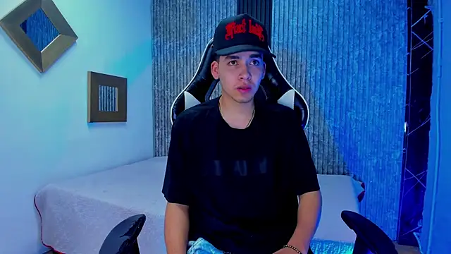 Mike 0233  online show from 4, 12, 2025