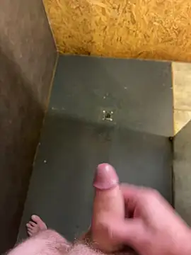 Snapshot of thestringer chatting on 16, 10, 2025 thestringer online show from 16, 10, 2025