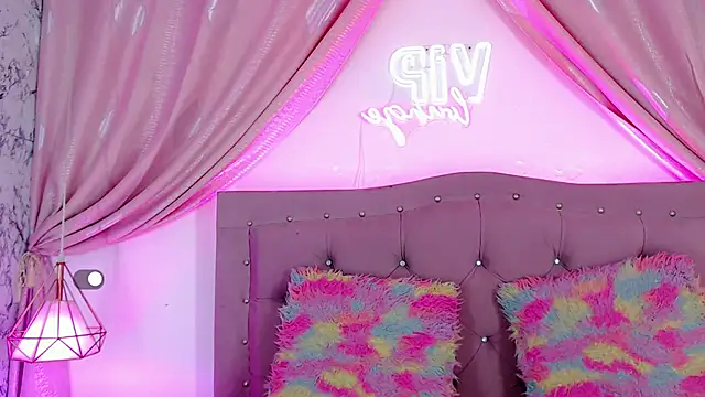 SexyJuliii21 online show from 12, 12, 2024