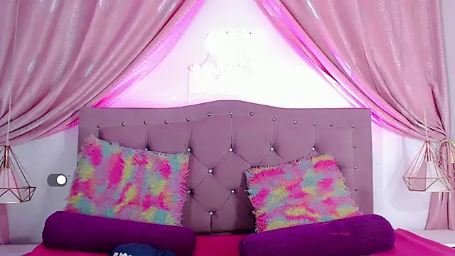 SexyJuliii21 online show from 19, 12, 2024