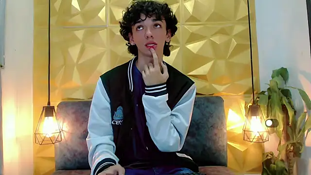 SexyJuliii21 online show from 5, 2, 2025