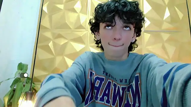 SexyJuliii21 online show from 13, 2, 2025