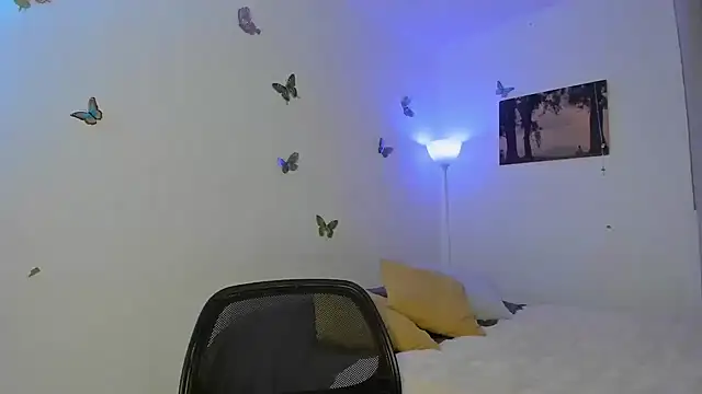 Snapshot of Mila-yang chatting on 5, 10, 2025 Mila-yang online show from 5, 10, 2025