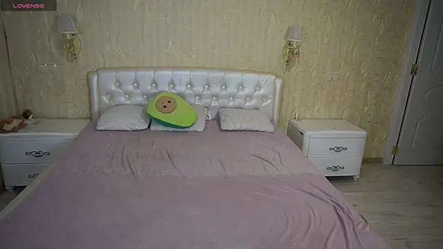 Snapshot of LunaaMayy chatting on 19, 11, 2025 LunaaMayy online show from 19, 11, 2025