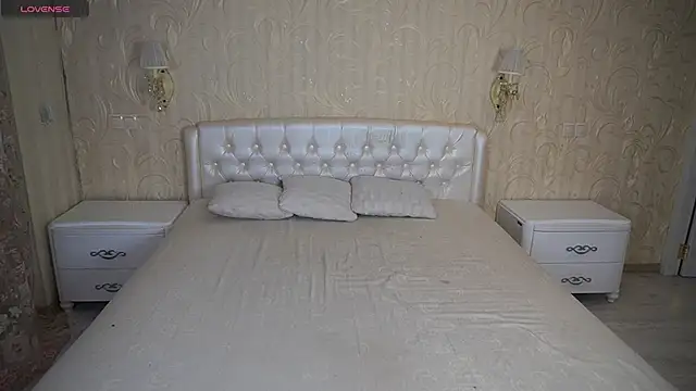 Snapshot of LunaaMayy chatting on 23, 11, 2025 LunaaMayy online show from 23, 11, 2025