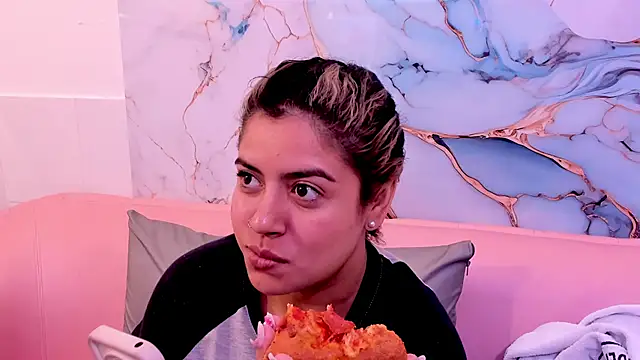 Snapshot of taylor_cupper chatting on 8, 11, 2025 taylor cupper online show from 8, 11, 2025