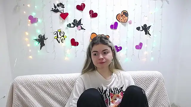 TinaRedly online show from 22, 2, 2025