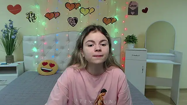 TinaRedly online show from 5, 3, 2025