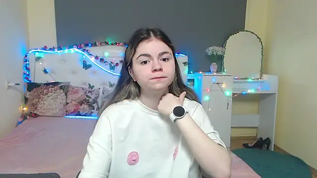 Snapshot of TinaRedly chatting on 3, 5, 2026 TinaRedly online show from 3, 5, 2026