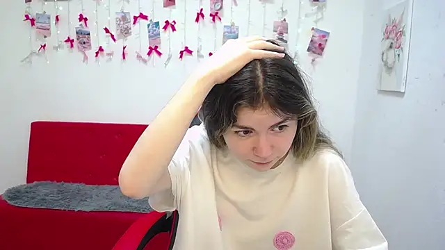 Snapshot of TinaRedly chatting on 26, 5, 2026 TinaRedly online show from 26, 5, 2026