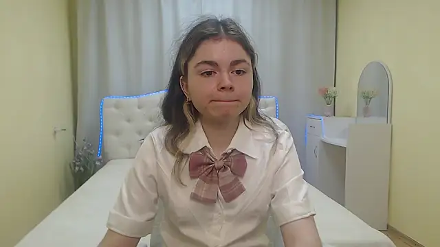 Snapshot of TinaRedly chatting on 2, 7, 2026 TinaRedly online show from 2, 7, 2026
