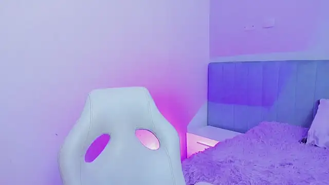 Snapshot of amira_cute2 chatting on 28, 10, 2025 amira cute2 online show from 28, 10, 2025