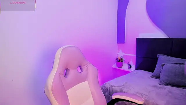 Snapshot of amira_cute2 chatting on 4, 11, 2025 amira cute2 online show from 4, 11, 2025