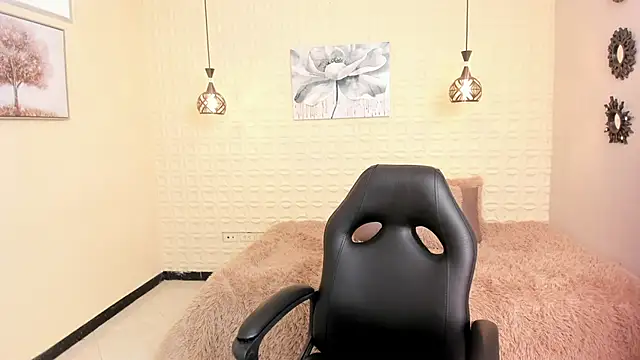 Snapshot of amira_cute2 chatting on 17, 12, 2025 amira cute2 online show from 17, 12, 2025