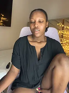 Snapshot of kellya_ chatting on 18, 10, 2025 kellya online show from 18, 10, 2025