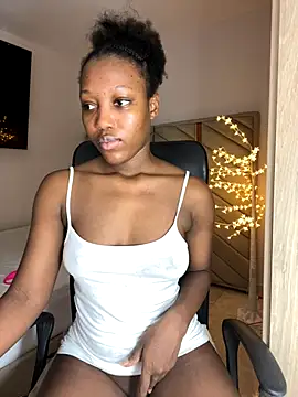 Snapshot of kellya_ chatting on 8, 11, 2025 kellya online show from 8, 11, 2025