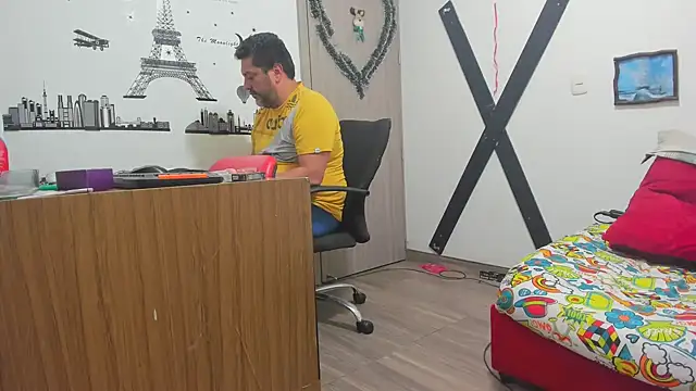 hotandfierylatinos2023 online show from 15, 2, 2025