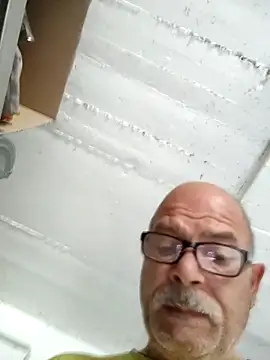 Snapshot of bottomhairy chatting on 6, 5, 2026 bottomhairy online show from 6, 5, 2026