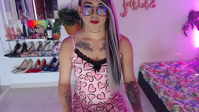 Snapshot of Laveneno_ortiz07 chatting on 20, 12, 2024 Laveneno ortiz07 online show from 20, 12, 2024