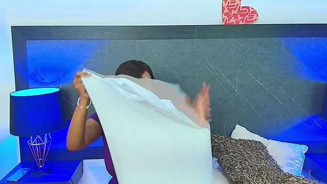 charlottebrowns  online show from 21, 2, 2025