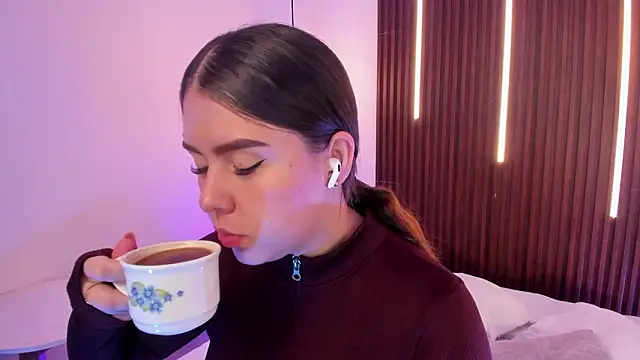 ArianaBaker online show from 25, 3, 2026