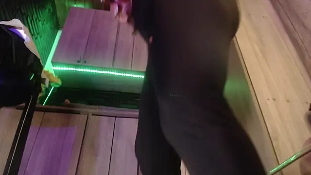 LaureenHills online show from 10, 4, 2026