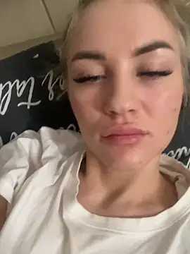 DreamGirl-777 online show from 19, 1, 2025