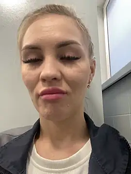 DreamGirl-777 online show from 3, 2, 2025