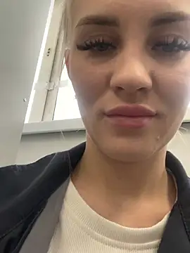 DreamGirl-777 online show from 3, 2, 2025