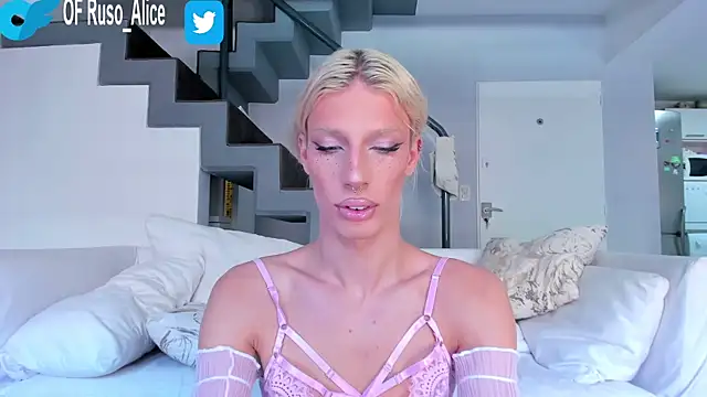 Snapshot of AliceSnowCatt chatting on 17, 12, 2024 AliceSnowCatt online show from 17, 12, 2024