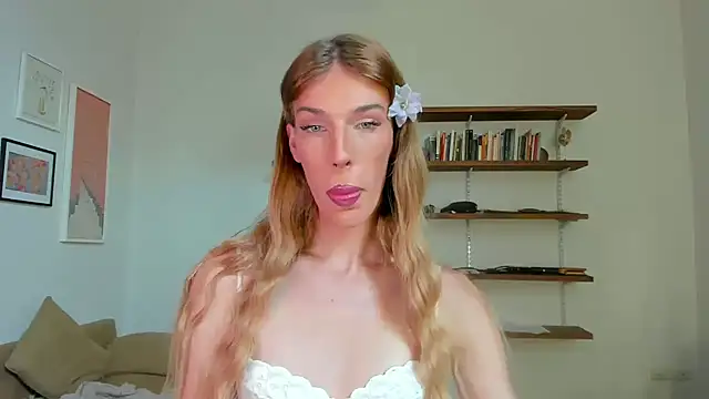 Snapshot of AliceSnowCatt chatting on 12, 11, 2025 AliceSnowCatt online show from 12, 11, 2025