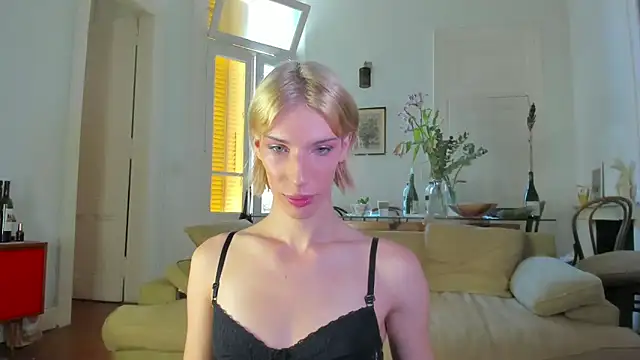 Snapshot of AliceSnowCatt chatting on 4, 12, 2025 AliceSnowCatt online show from 4, 12, 2025