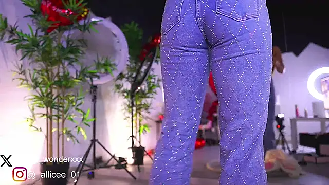 Snapshot of VanessaSimon chatting on 16, 2, 2025 VanessaSimon online show from 16, 2, 2025