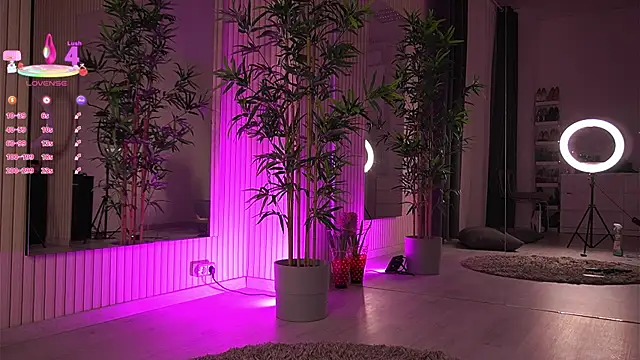 Snapshot of VanessaSimon chatting on 2, 3, 2025 VanessaSimon online show from 2, 3, 2025