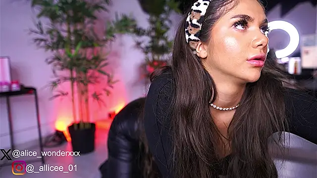 Snapshot of VanessaSimon chatting on 17, 3, 2025 VanessaSimon online show from 17, 3, 2025