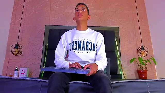 Snapshot of dilan_alfonzo chatting on 14, 3, 2025 dilan alfonzo online show from 14, 3, 2025