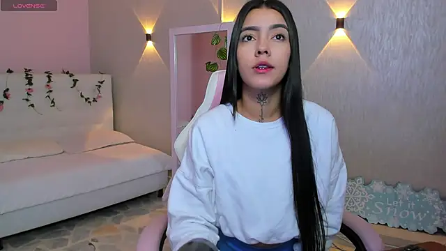 miagomezweb1 online show from 13, 1, 2025