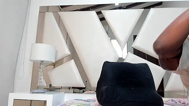 Snapshot of MonicaSchwartz chatting on 17, 3, 2025 MonicaSchwartz online show from 17, 3, 2025