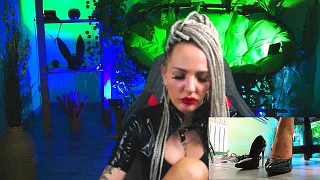 MonicaMaxwel online show from 1, 3, 2025