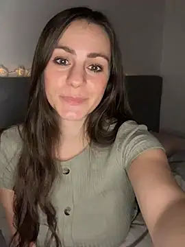 Snapshot of Loella-Rose chatting on 2, 1, 2025 Loella-Rose online show from 2, 1, 2025