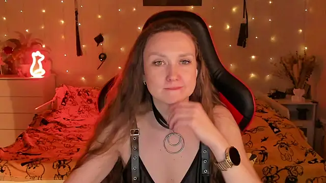 desperatehousewife   online show from 16, 9, 2025