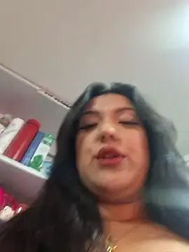 Snapshot of Sophie-hatter chatting on 4, 6, 2026 Sophie-hatter online show from 4, 6, 2026