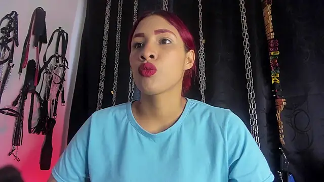 Snapshot of charrlotte_quinn chatting on 1, 2, 2026 charrlotte quinn online show from 1, 2, 2026