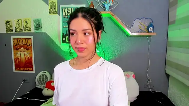 Snapshot of MiaaRose chatting on 13, 11, 2025 MiaaRose online show from 13, 11, 2025