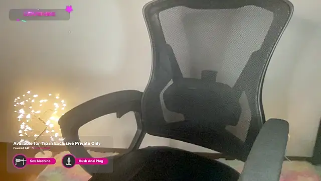 Snapshot of Tashaa chatting on 1, 1, 2025 Tashaa online show from 1, 1, 2025