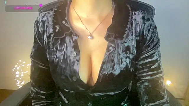 Snapshot of Tashaa chatting on 27, 2, 2025 Tashaa online show from 27, 2, 2025