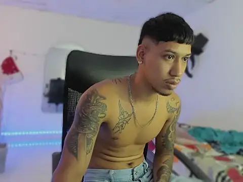 Snapshot of slim_master12 chatting on 13, 12, 2025 slim master12 online show from 13, 12, 2025