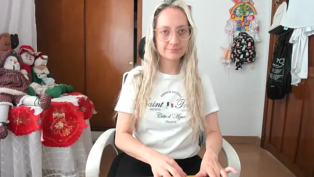 Snapshot of Adele_johnsonn1 chatting on 3, 12, 2025 Adele johnsonn1 online show from 3, 12, 2025